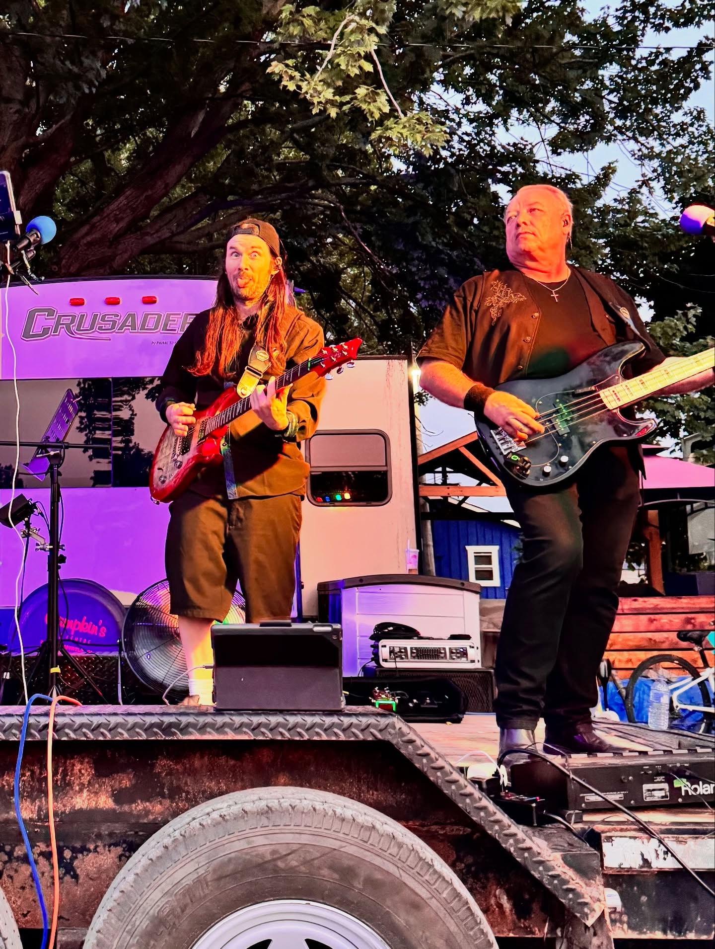 River Cats band members Recon and G performing at Rays Cottages Eastern Ontario 2025